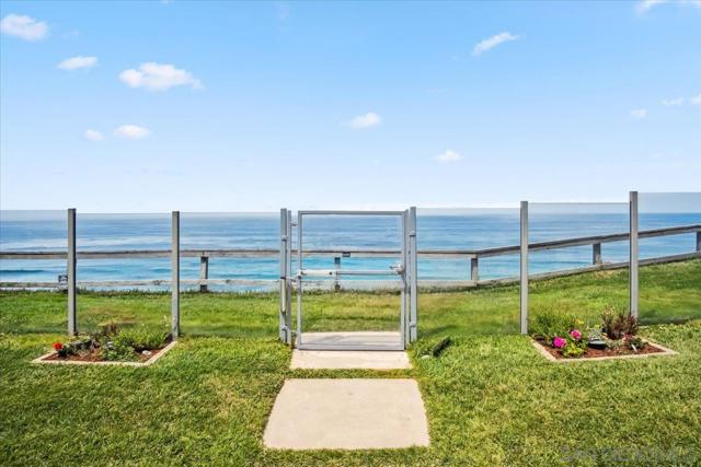 940 Sealane Dr, Encinitas CA: https://media.crmls.org/mediaz/c7879e97-be5e-403e-9d82-1e6803aace9c.jpg