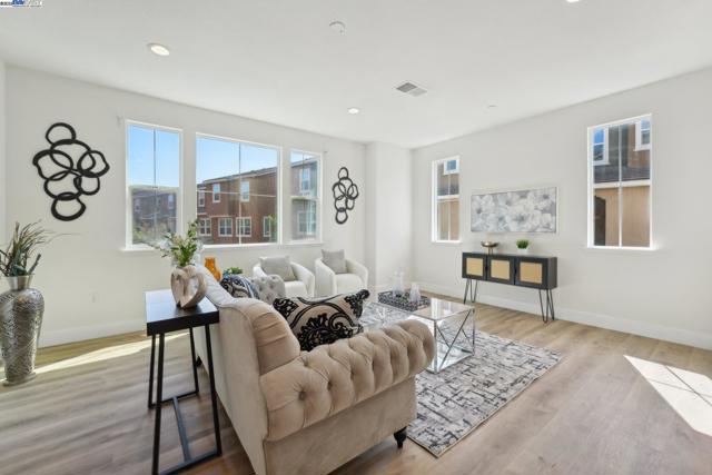 5743 Oceanspray Rd, Newark CA: https://media.crmls.org/mediaz/c787c8b6-b0f3-4b4d-b507-643d9d1599e0.jpg