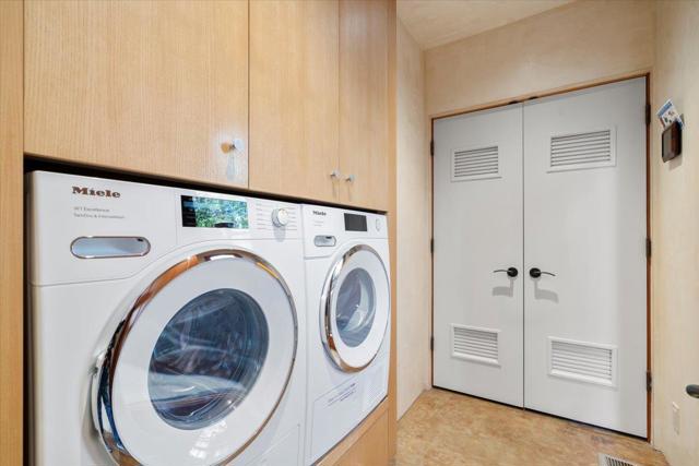705 University Avenue, Los Altos CA: https://media.crmls.org/mediaz/c787ff27-036c-4eb7-9034-b4338bd22f96.jpg