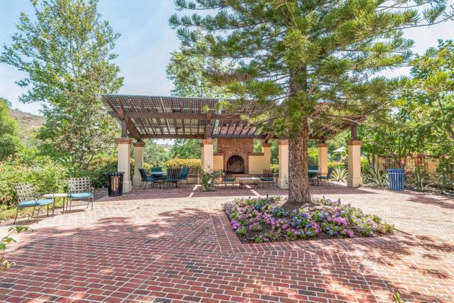 6839 Helenite Pl, Carlsbad CA: https://media.crmls.org/mediaz/c7889917-e08b-4bf7-9e15-4e7f792134aa.jpg