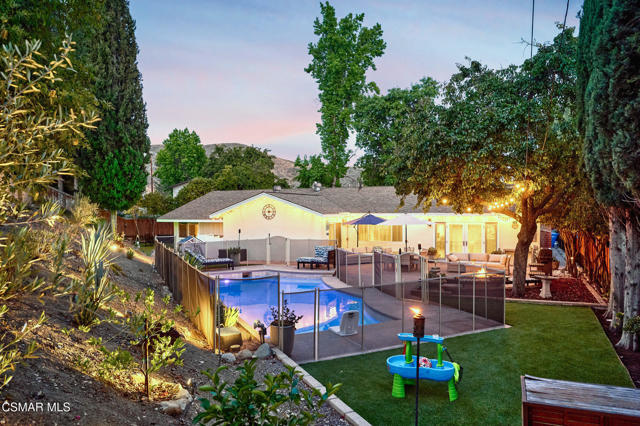 26007 Philrich Circle, Calabasas CA: https://media.crmls.org/mediaz/c7891eab-51a0-4860-a9d5-d85f1dad646f.jpg