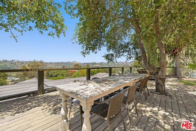 9669 Oak Pass Road, Beverly Hills CA: https://media.crmls.org/mediaz/c78987f4-feaf-433f-9f44-82b11ba446e8.jpg