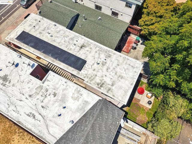 6610 Bancroft Avenue, Oakland CA: https://media.crmls.org/mediaz/c7899f47-9bee-4495-9488-113498b68ea7.jpg