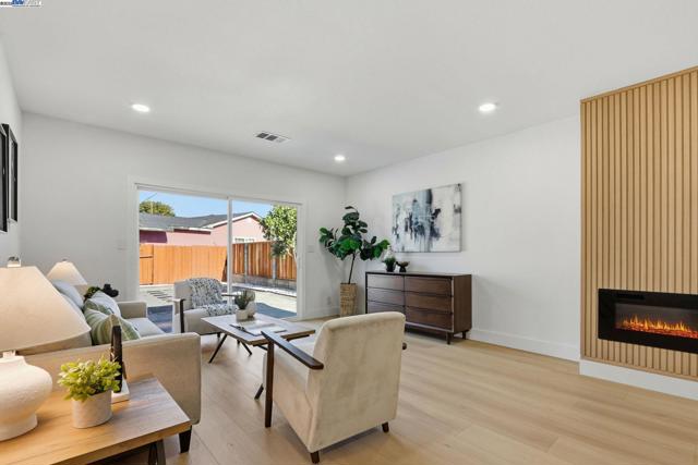 32252 Coronation dr, Union City CA: https://media.crmls.org/mediaz/c78aa6e0-0754-4d89-877a-20940245fc38.jpg