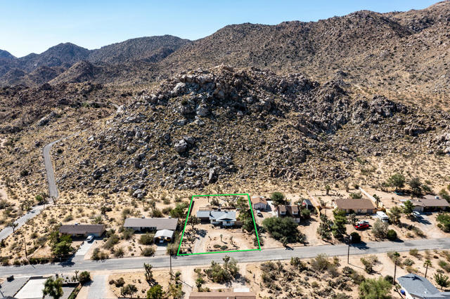 61093 Prescott Trail, Joshua Tree CA: https://media.crmls.org/mediaz/c78adbf7-1b92-4cbf-9ce9-e11088545512.jpg