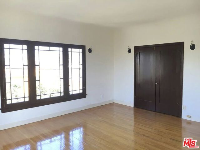 1901 N Commonwealth, Los Angeles CA: https://media.crmls.org/mediaz/c78afe1d-47a5-418a-b585-d1ed6d18474a.jpg