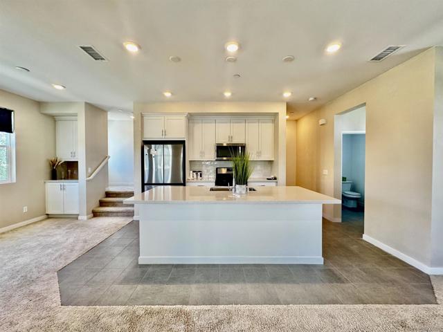 10423 Newbliss Way, San Diego CA: https://media.crmls.org/mediaz/c78b0330-2c7c-48bb-84d4-88ae08751d90.jpg