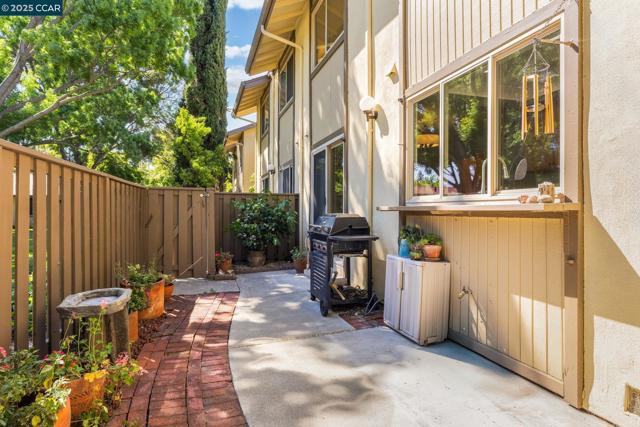 1618 Candelero Dr, Walnut Creek CA: https://media.crmls.org/mediaz/c78b9e6a-9f5d-43cf-b5e5-af0c3d6f414e.jpg