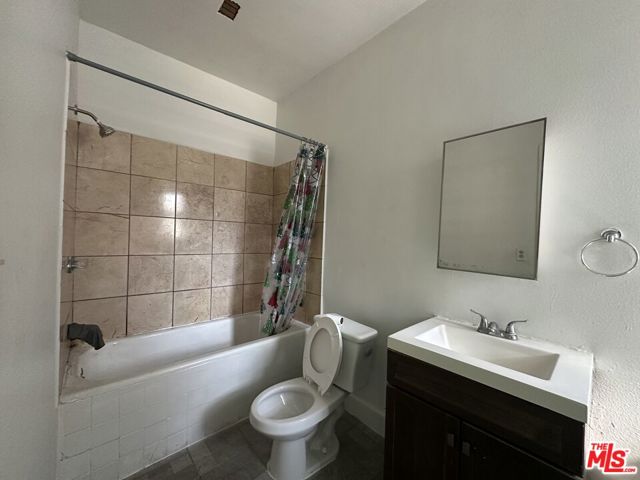 1117 N Alexandria Avenue, Los Angeles CA: https://media.crmls.org/mediaz/c78bf85f-6678-4db0-bb18-61f82f697f15.jpg