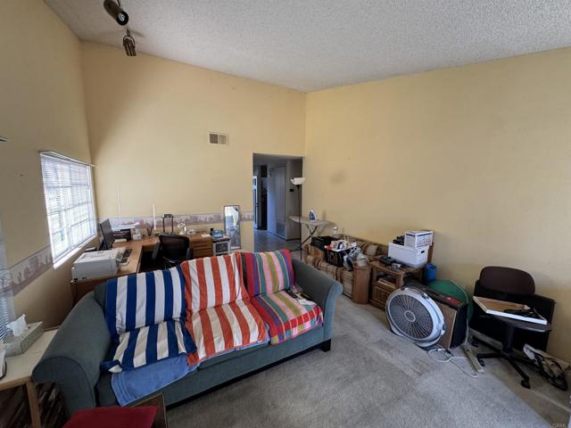 Detail Gallery Image 4 of 16 For 2469 Turnbridge, Escondido,  CA 92027 - 2 Beds | 2 Baths