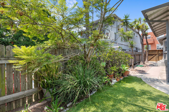 45 Breeze Avenue, Venice CA: https://media.crmls.org/mediaz/c78cf282-b935-40d2-90bc-5713300aa40e.jpg