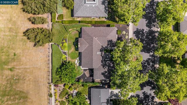 575 Old Orchard Dr, Danville CA: https://media.crmls.org/mediaz/c78d2ac6-88a3-4654-a853-4fa7708b0736.jpg