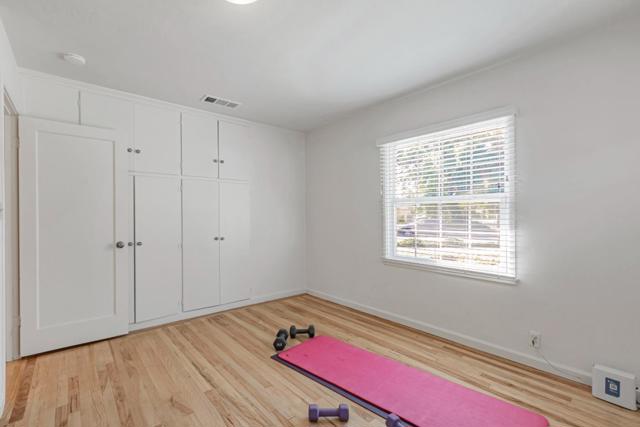 Image 20 of 37 For 1759 Heatherdale Avenue