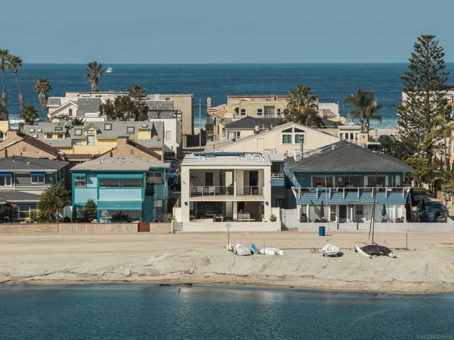 2841 Bayside Walk, San Diego CA: https://media.crmls.org/mediaz/c78da96b-df3f-4d97-8f33-b476d8565b29.jpg