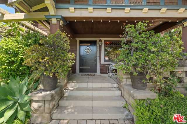 1654 5th Avenue, Los Angeles CA: https://media.crmls.org/mediaz/c78f5e6d-866f-4bc5-94be-0430e5eba614.jpg