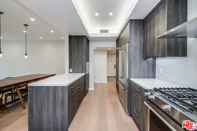 2307 Fox Hills Drive, Los Angeles CA: https://media.crmls.org/mediaz/c78f60d7-66f3-468f-a993-ec99b53cf0eb.jpg