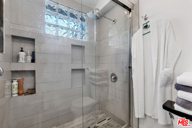 5341 Mecca Avenue, Tarzana CA: https://media.crmls.org/mediaz/c78fbfd8-6e49-43e2-a6ed-8ca965ee4f9a.jpg