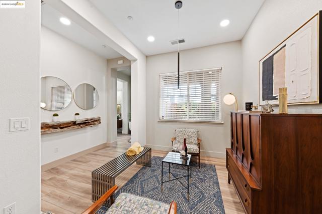 881 Inverness Ln, Brentwood CA: https://media.crmls.org/mediaz/c78ffe20-5506-492f-8a20-2ddc3f2ad70f.jpg