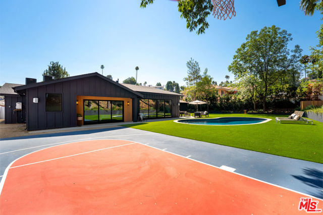 20215 Lorenzana Drive, Woodland Hills CA: https://media.crmls.org/mediaz/c7900712-1c1b-454c-9d2d-86730ce865a4.jpg