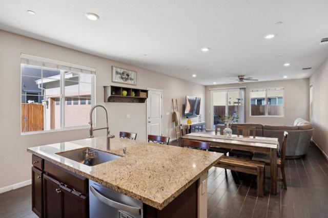 2521 Apricot Way, Gilroy CA: https://media.crmls.org/mediaz/c79014cf-9f78-4afd-91ea-6a0c7442507a.jpg