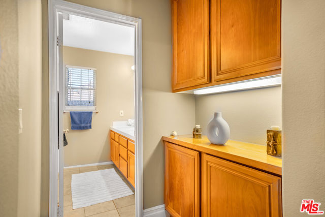 28804 Sugar Bliss Place, Santa Clarita CA: https://media.crmls.org/mediaz/c7905b9b-854b-4ee8-ac89-881ab151cb09.jpg