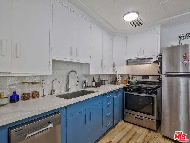 6921 Paseo Del Serra Drive, Los Angeles CA: https://media.crmls.org/mediaz/c7905eb2-66f4-4119-983e-2682711b76bd.jpg