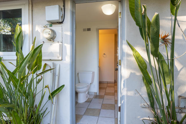4901 Angeles Crest Circle, La Canada Flintridge CA: https://media.crmls.org/mediaz/c79164fb-465b-47d2-8099-0bb799317a26.jpg