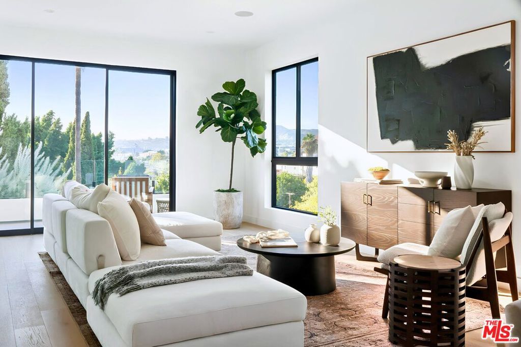 1/2 Hyperion Avenue