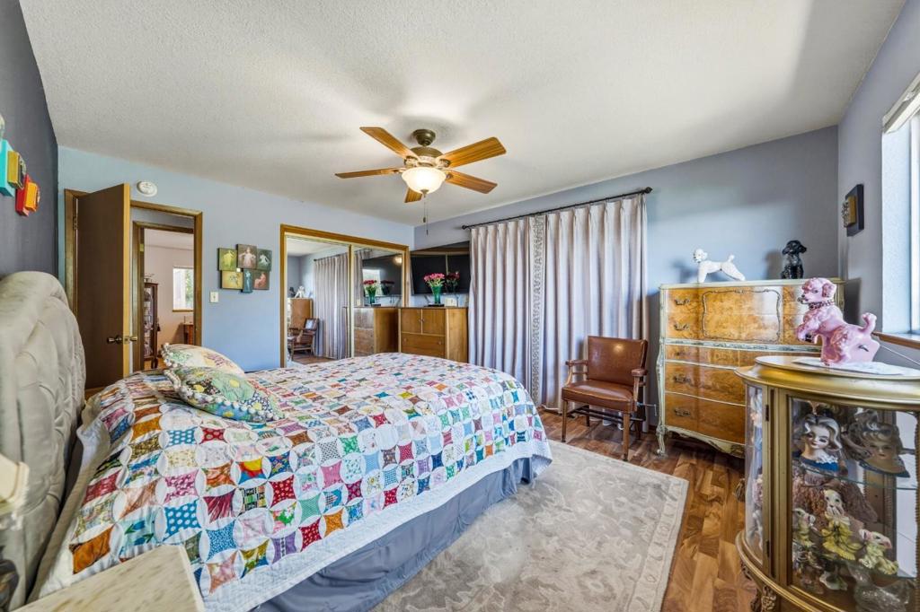 https://media.crmls.org/mediaz/c792573c-6605-4f7b-86f6-1184b92f4c7e.jpg?preset=X-Large