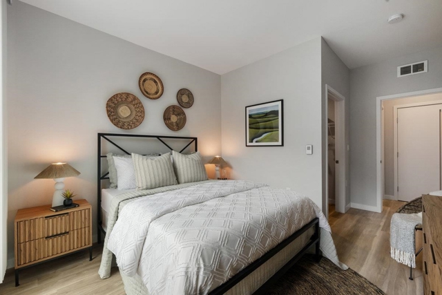 260 260 Brooklyn Basin Way, Oakland CA: https://media.crmls.org/mediaz/c7929336-59a2-4ec9-9ac9-c1a62be88571.jpg