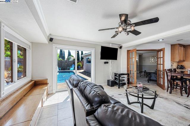 4318 Ellen Way, Union City CA: https://media.crmls.org/mediaz/c7932d8e-f138-46a6-9bba-8b990eb77224.jpg