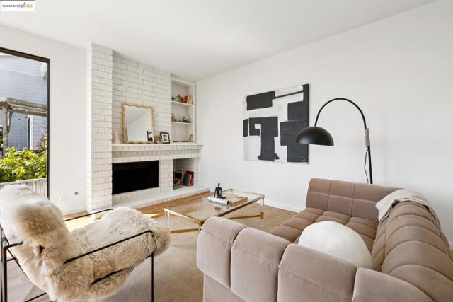 6019 Ridgemont Dr, Oakland CA: https://media.crmls.org/mediaz/c7933463-b35e-4bd5-b187-cbd21fd97e6e.jpg