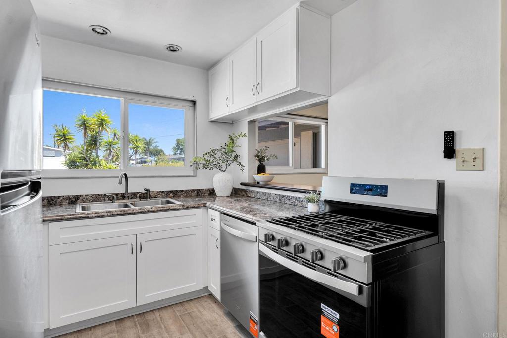 4560 Derrick Drive - photo 9