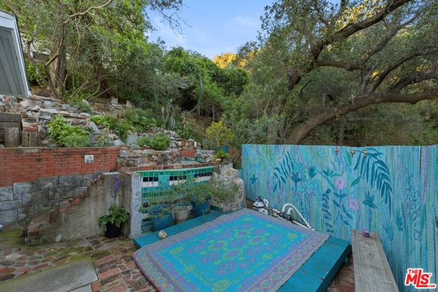 21936 Canon Drive, Topanga CA: https://media.crmls.org/mediaz/c79375c8-01f9-48cc-9f32-c49c0bded2f3.jpg