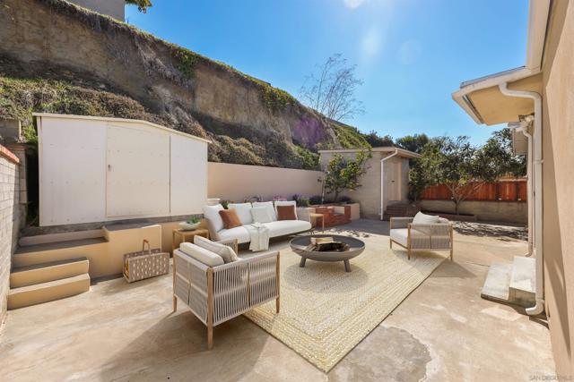 2967 Dove St, San Diego CA: https://media.crmls.org/mediaz/c793e358-dead-45c0-a2c5-fd0e49b7b9bc.jpg