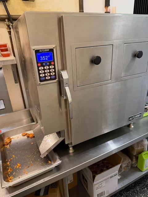 1081 1081 B Street, Hayward CA: https://media.crmls.org/mediaz/c7940d59-e1e5-4536-b5e8-6328e58d4d7f.jpg