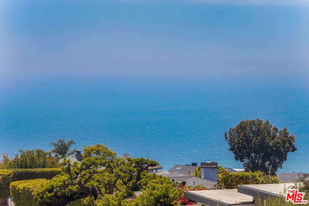 https://media.crmls.org/mediaz/c7941a9b-ea31-4f66-9351-705b18f7947c.jpg?preset=X-Large