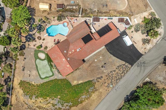 25980 Forest Dr, Escondido CA: https://media.crmls.org/mediaz/c79581bd-0955-42d8-9d4f-e29f8ee64d8b.jpg