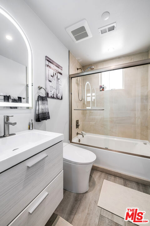4326 Babcock Avenue, Studio City CA: https://media.crmls.org/mediaz/c795a9bf-8958-44ad-b393-7971f791f748.jpg