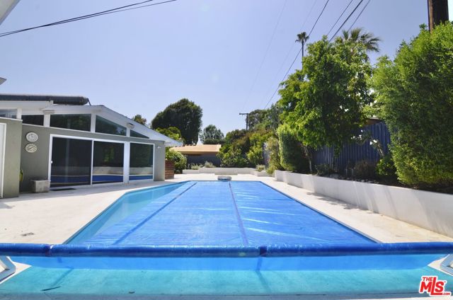 9342 Debra Avenue, North Hills CA: https://media.crmls.org/mediaz/c795e7b3-cbb4-48c3-84d6-f24d059cd031.jpg