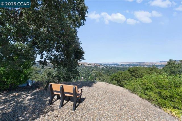 1256 Skycrest Dr, Walnut Creek CA: https://media.crmls.org/mediaz/c796009e-84d2-476c-8d06-0a5d3e3c24a0.jpg