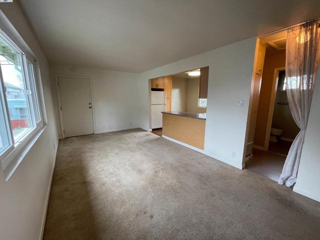 2120 Encinal Ave, Alameda CA: https://media.crmls.org/mediaz/c796493e-44f8-45ac-8443-62d82290e30b.jpg