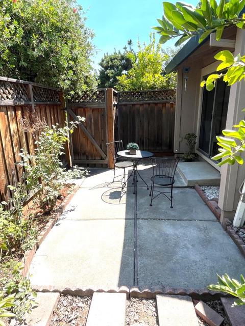 1350 Merrivale West Square, San Jose CA: https://media.crmls.org/mediaz/c796580a-3824-4782-8a84-a7ece1344029.jpg