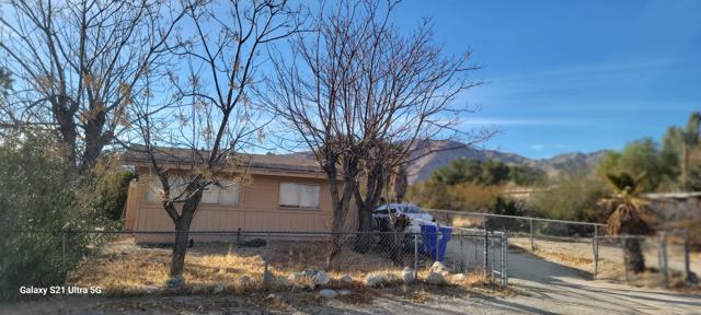 11022 West Drive, Morongo Valley CA: https://media.crmls.org/mediaz/c7966364-ded9-4041-ba70-531ee40e708a.jpg
