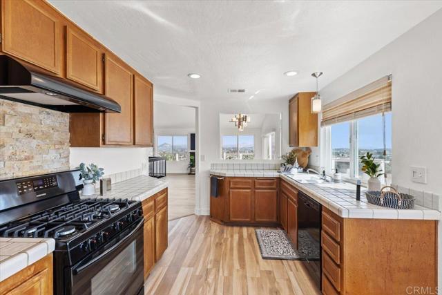 1435 Archwood Place, Escondido CA: https://media.crmls.org/mediaz/c79720e2-edb8-4a63-9d8a-6f41e72d0044.jpg