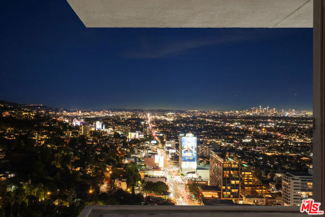 9255 Doheny Road, West Hollywood CA: https://media.crmls.org/mediaz/c7972d0d-709f-4209-81a3-321a72aa1a0e.jpg