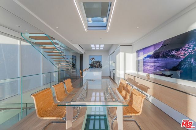 1267 Palisades Beach Road, Santa Monica CA: https://media.crmls.org/mediaz/c7977279-0856-47f5-8e3b-378d5eafda21.jpg