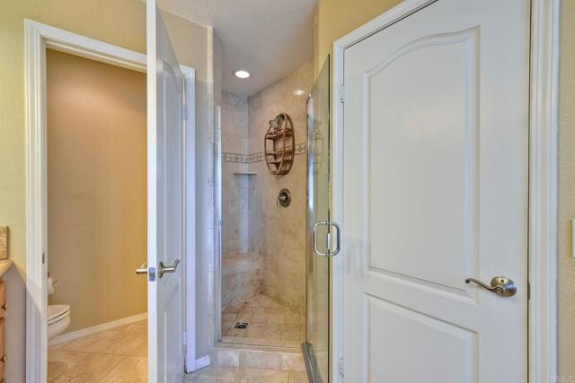 4031 Aidan Cir, Carlsbad CA: https://media.crmls.org/mediaz/c7978167-3841-4b7c-9c73-3ca3a138a97b.jpg