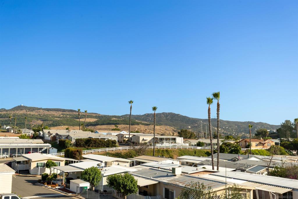 https://media.crmls.org/mediaz/c7980370-8354-4df7-8526-a7d699eb9336.jpg?preset=X-Large