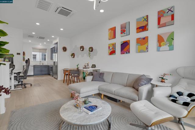 2816 Cathwood Lane, Alameda CA: https://media.crmls.org/mediaz/c7981748-a7f8-4e6e-9354-ed4b0716f3f8.jpg